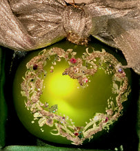 Load image into Gallery viewer, 4" FLORAL VINE HEART