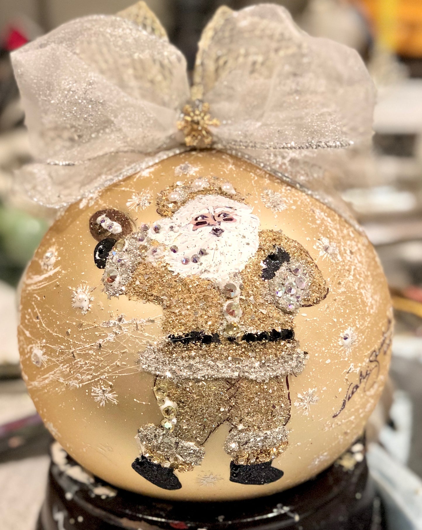 6" FOOTBALL GOLDEN SANTA
