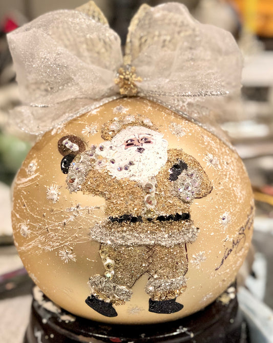 6" FOOTBALL GOLDEN SANTA